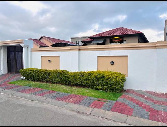 3 BEDROOM HOUSE FOR SALE IN FLEURHOF